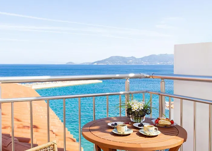 Eftopia Beachfront Studio