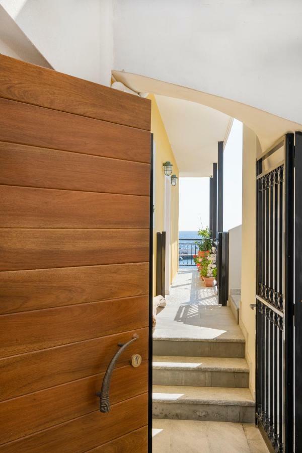 Eftopia Beachfront Apartment
